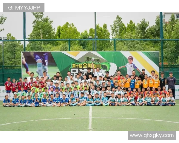 足球巨星同框瞬间珍藏各大明星合照展现绿茵场上的友谊与荣耀